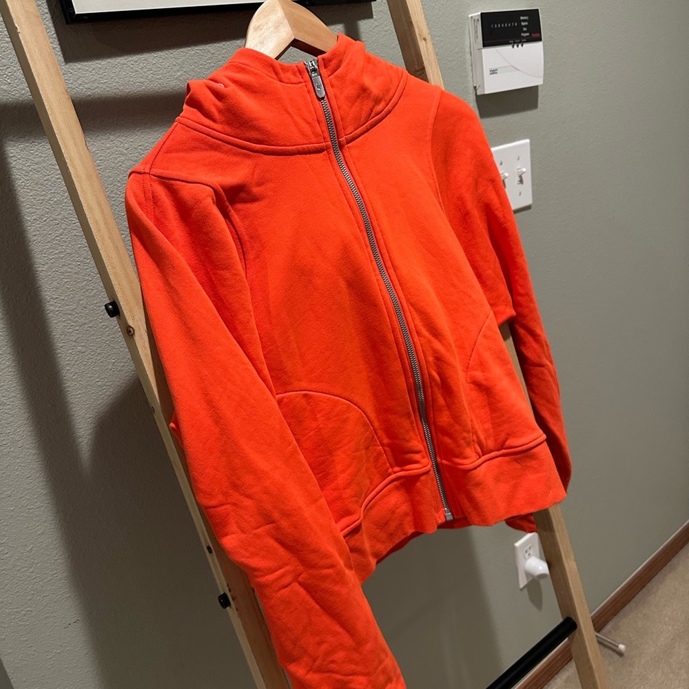 Lululemon full zip hoodie. Excellent condition!